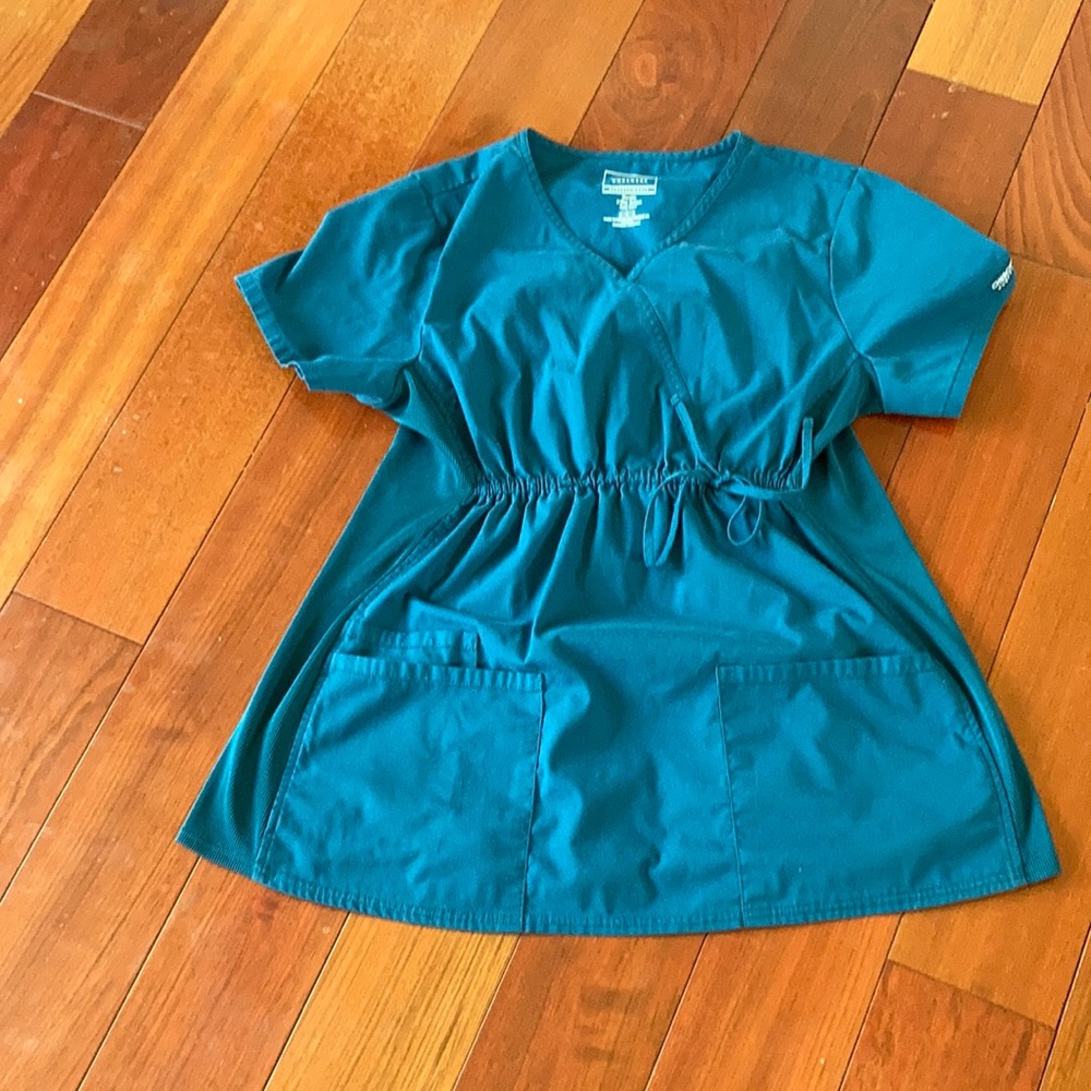 Maternity scrub top